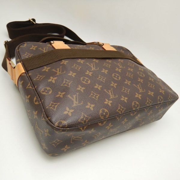 5 Louis Vuitton Monogram Bosphore Handbag Brown