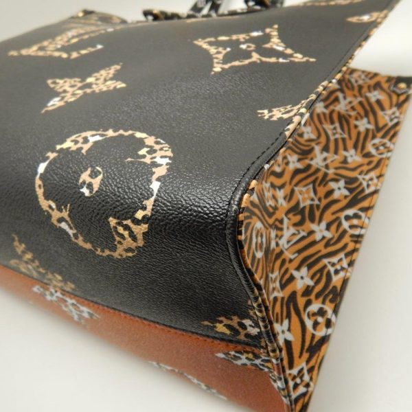 5 Louis Vuitton Monogram Jungle On The Go GM Noir Shoulder Bag