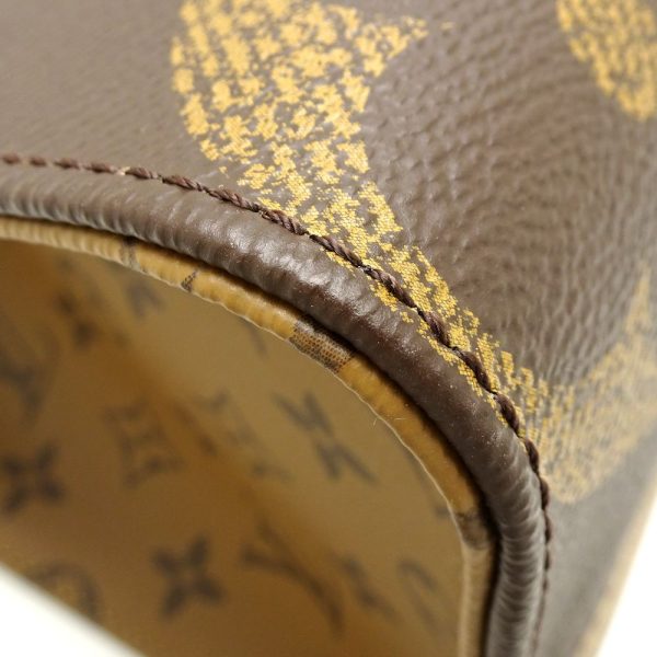 6 Louis Vuitton Monogram Giant Reverse On The Go MM Brown