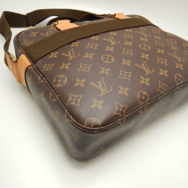 6 Louis Vuitton Monogram Sac Bosphore Handbag Brown