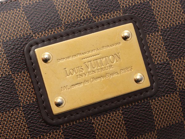 7 Louis Vuitton Eva Damier