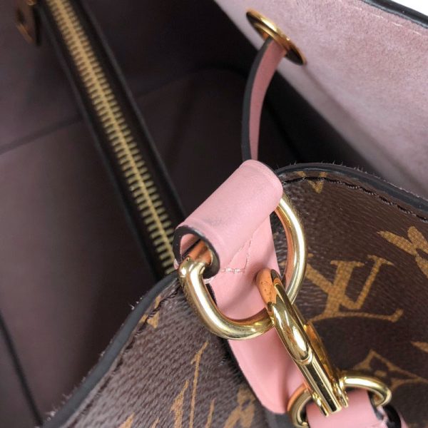 7 Louis Vuitton Monogram Shoulder Bag