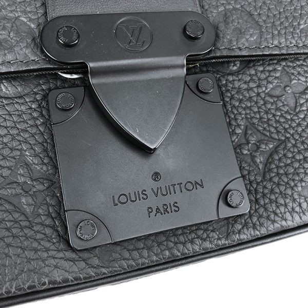 7 Louis Vuitton Messenger Noir Shoulder Bag