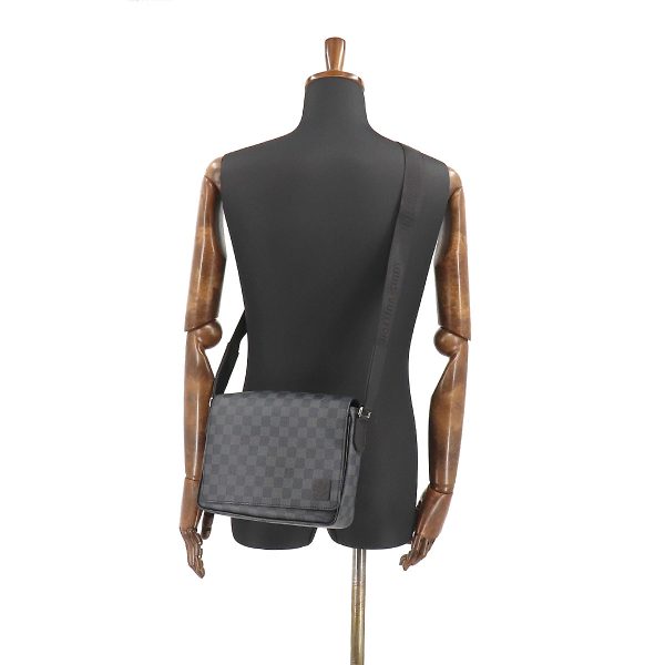 7 Louis Vuitton Damier Graphite District PM NV3 Shoulder Bag Black