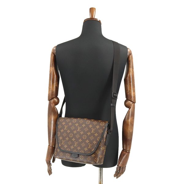 7 Louis Vuitton Monogram Macassar Magnetic Messenger Shoulder Bag Brown Noir