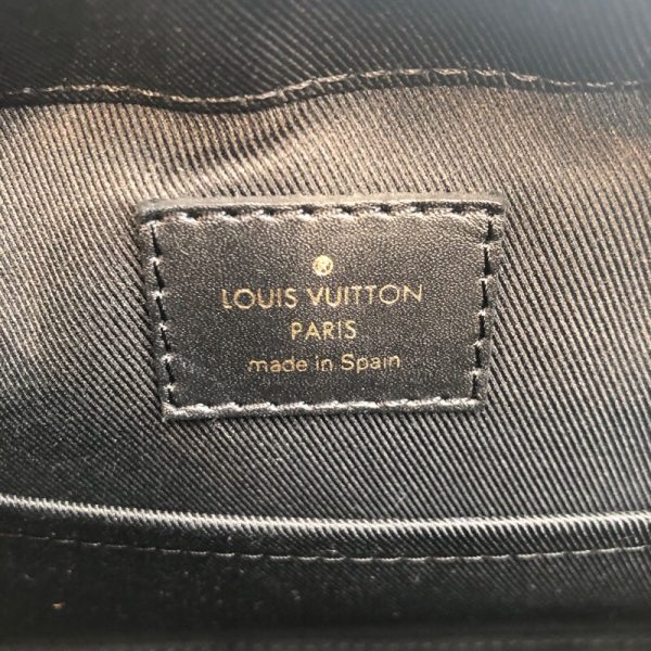 8 Louis Vuitton Saintonge Shoulder Bag