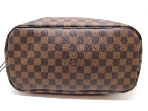 8 Louis Vuitton Neverfull MM Tote Bag Damier