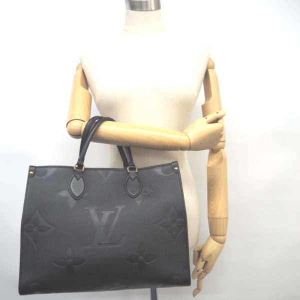 9 Louis Vuitton On The Go MM Monogram Amplant Handbag Black