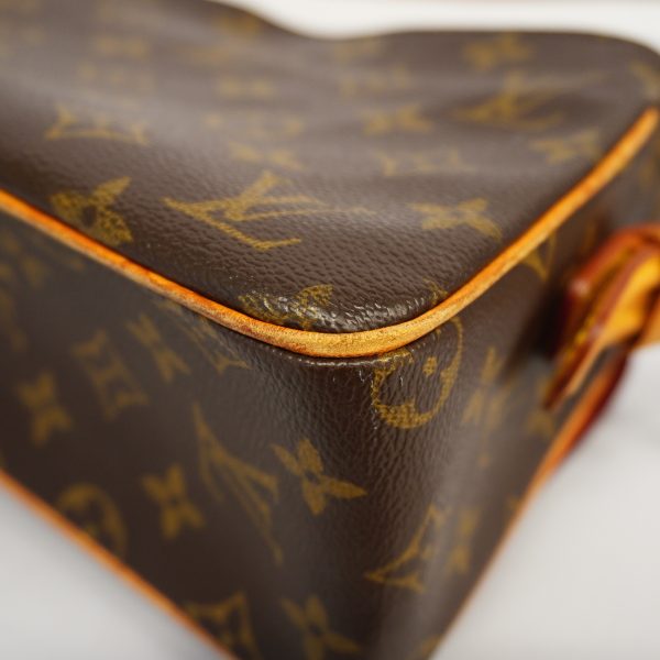 9 Louis Vuitton Shoulder Bag Monogram Viva Cite MM