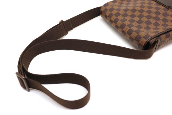 9 Louis Vuitton Brooklyn PM Shoulder Bag Damier