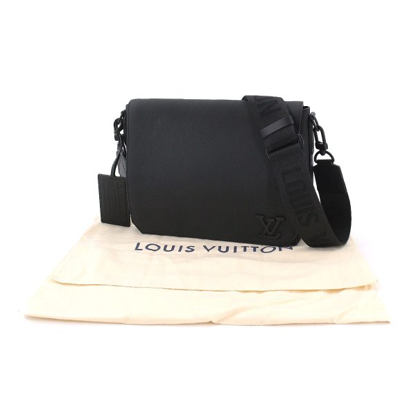 90181300 09 Louis Vuitton Aerogram Takeoff Messenger Shoulder Bag Leather Black