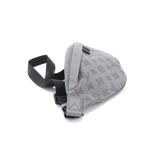 90186523 03 Louis Vuitton Monogram Shadow Discovery Bum Bag Leather Gray