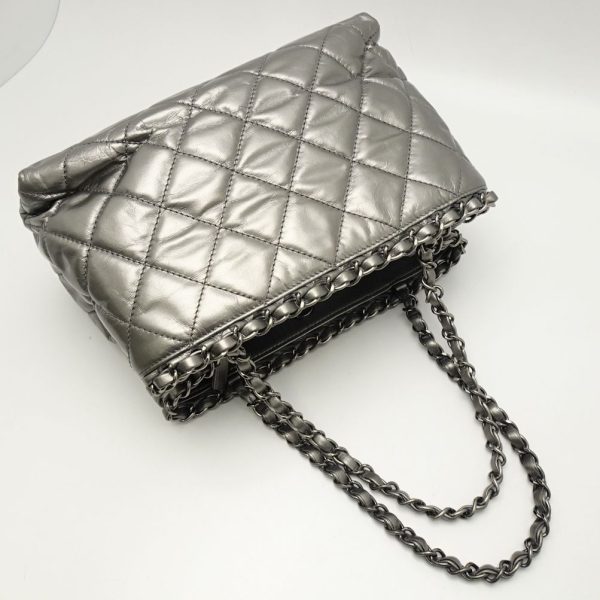 056176 2 Chanel Chain Me Tote Bag Leather Silver