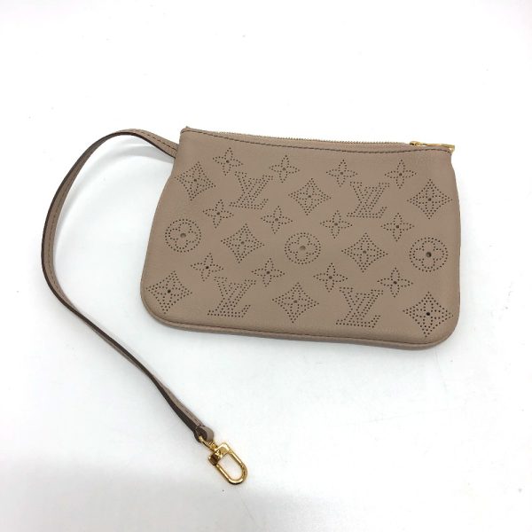 11 Louis Vuitton Mahina XS MM Shoulder Bag Beige