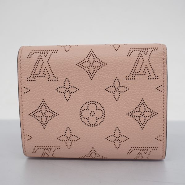 1594468 1993 13 Louis Vuitton Mahina Portofeu Iuris Compact Bi fold Wallet