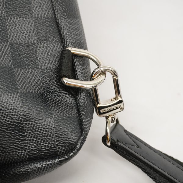 1632941 1993 7 Louis Vuitton Damier Graphite Avenue Body Bag