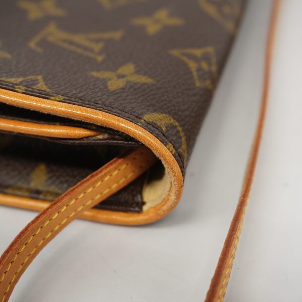 1639114 1993 8 Louis Vuitton Monogram Pochette Twin GM Shoulder Bag