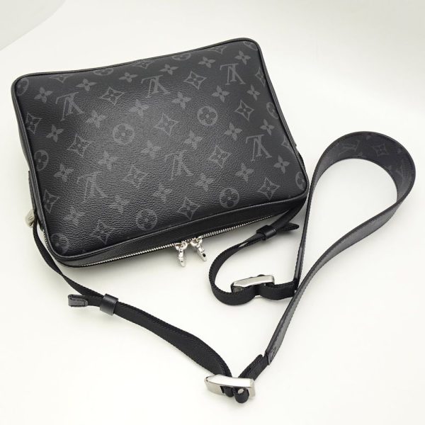 2 Louis Vuitton Messenger PM Taiga Eclipse Noir