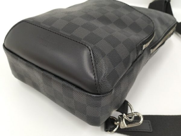 2000773252000886 3 Louis Vuitton Avenue Damier Leather Graphite Body Bag