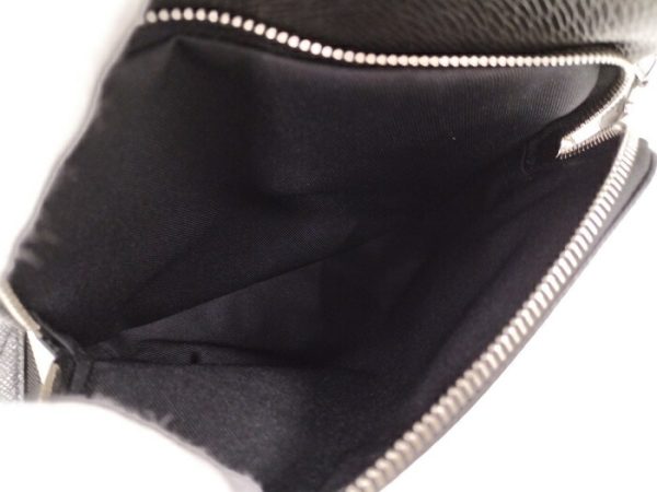 2000773252000966 8 Louis Vuitton Avenue Sling Taiga Body Bag Noir