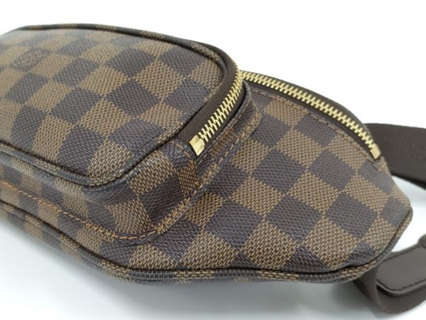 2000773252000973 3 Louis Vuitton Melville Damier Leather Body Bag