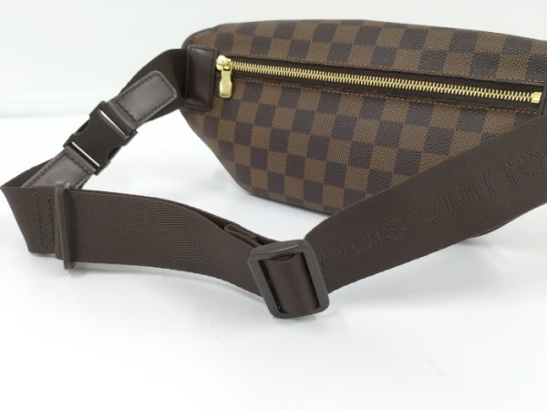 2000773252000973 5 Louis Vuitton Melville Damier Leather Body Bag