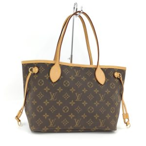 2000773257200244 1 1 Gucci Beige GG Supreme Medium Padlock Tote