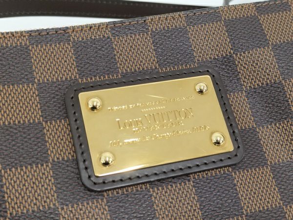 2000773259400669 6 Louis Vuitton Eva Chain Shoulder Bag