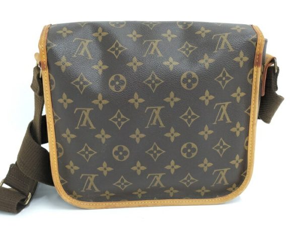 2000773259600481 2 Louis Vuitton Messenger Bosphore PM Monogram Shoulder Bag