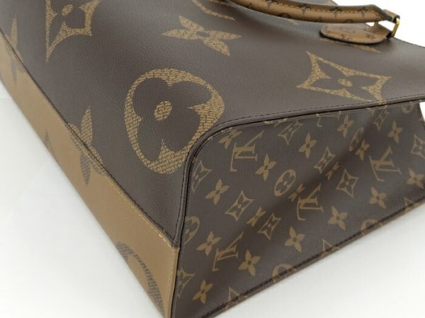 2000803258800452 4 Louis Vuitton On The Go MM Monogram Reverse Tote Bag