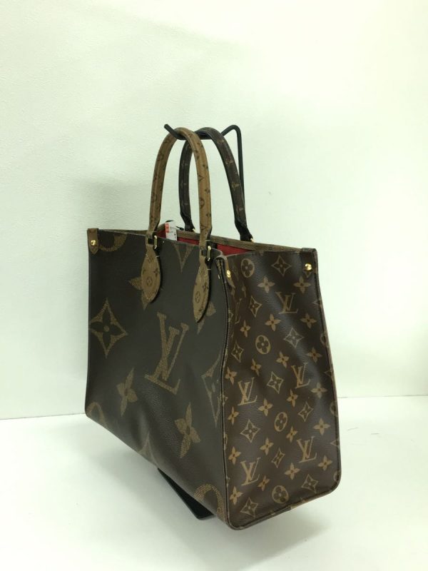 2318870953943 02 Louis Vuitton On The Go GM Monogram Handbag