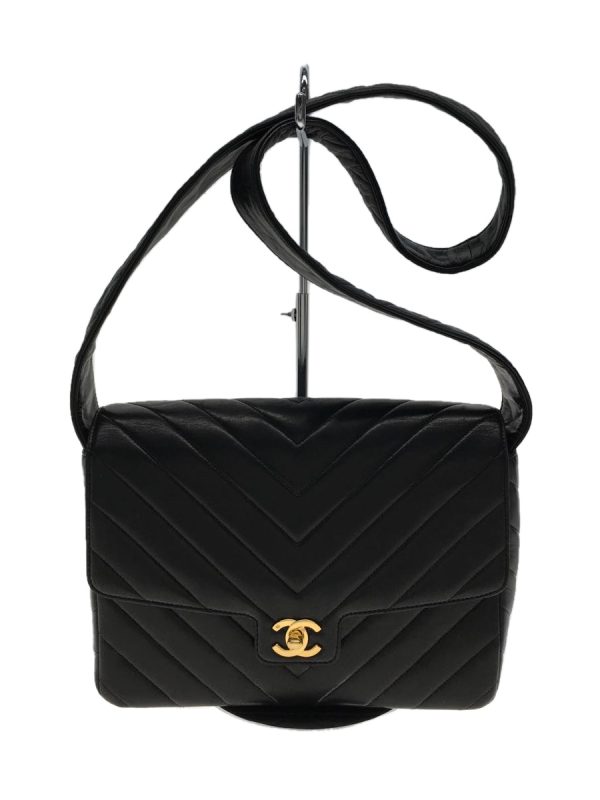 2319790547588 01 Chanel Chevron Stitch Shoulder Bag