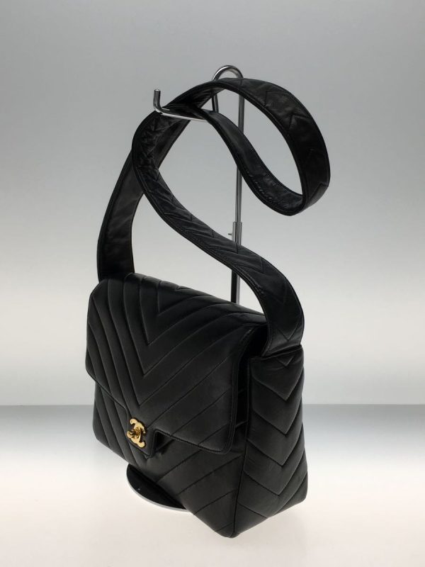 2319790547588 02 Chanel Chevron Stitch Shoulder Bag