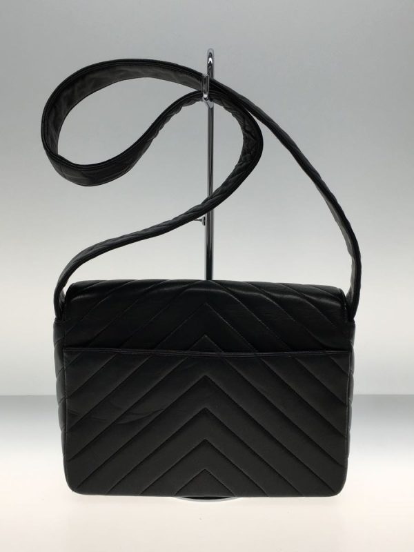 2319790547588 04 Chanel Chevron Stitch Shoulder Bag