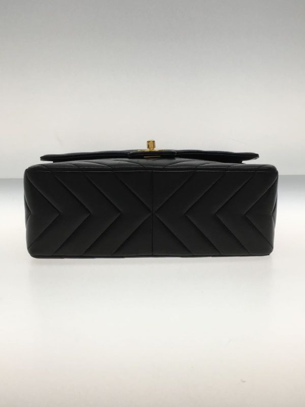 2319790547588 05 Chanel Chevron Stitch Shoulder Bag