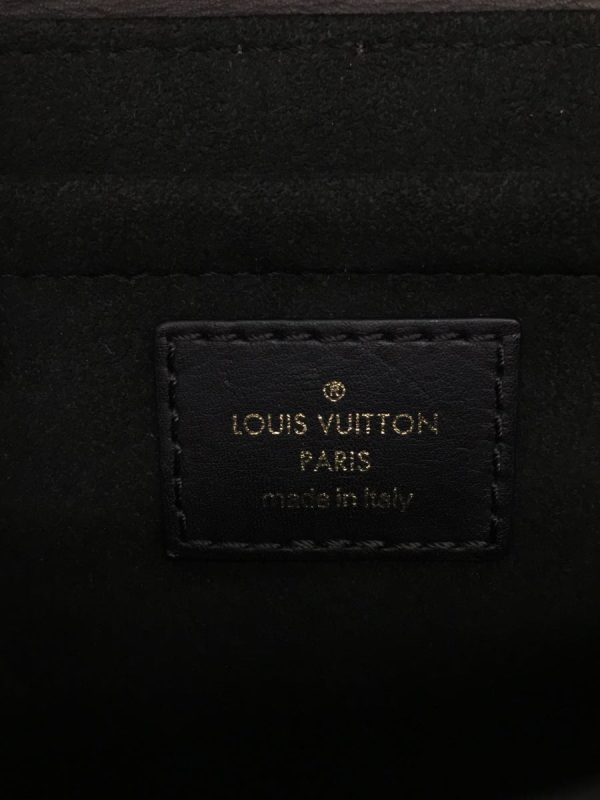 2320071900015 05 Louis Vuitton Cowhide Chain Shoulder Bag