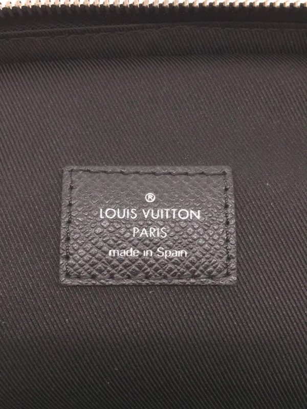 2320132155002 05 Louis Vuitton Avenue Sling Taiga Body Bag