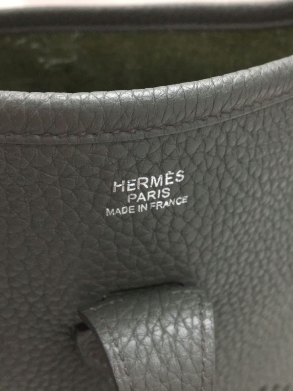 2320382604664 05 Hermes Leather Solid Tote Bag