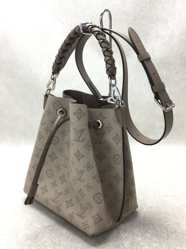 2333320851471 02 Louis Vuitton Muria Mahina Leather Handbag