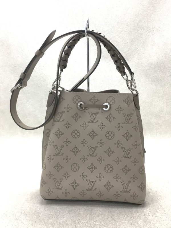 2333320851471 03 Louis Vuitton Muria Mahina Leather Handbag