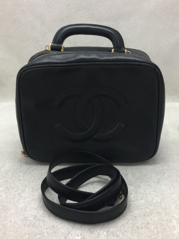 2333341111929 01 Chanel Leather Caviar Skin Handbag