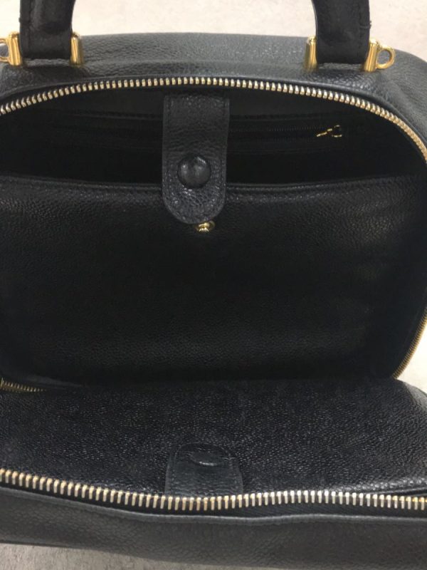 2333341111929 06 Chanel Leather Caviar Skin Handbag