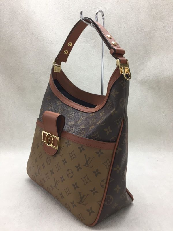 2333930315073 02 Louis Vuitton Hobo Dauphine MM Monogram Shoulder Bag