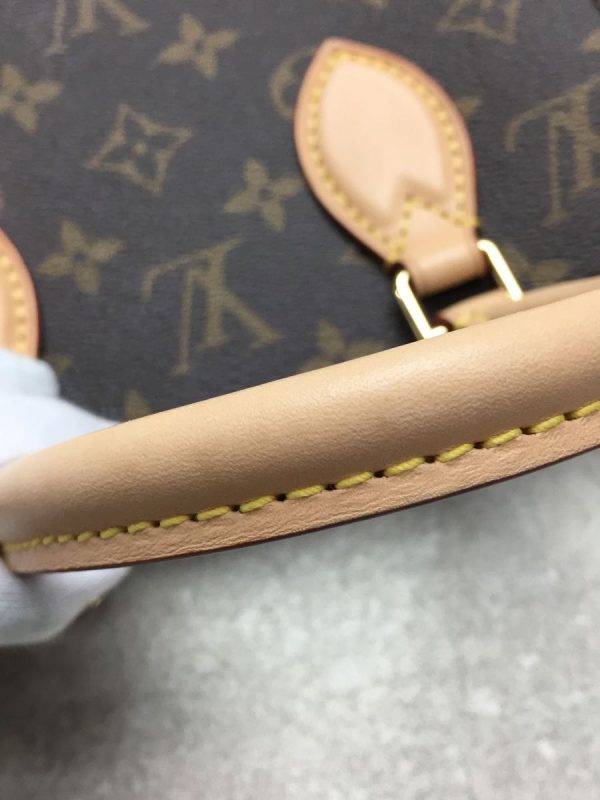 2334371052657 07 Louis Vuitton Sac Plat Monogram Leather Shoulder Bag