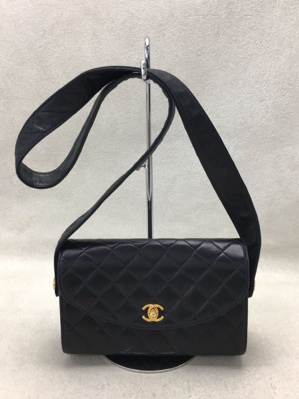 2338740336263 01 Chanel Leather Shoulder Bag