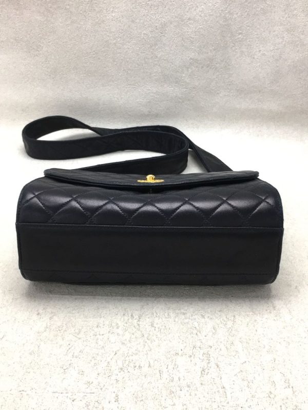 2338740336263 05 Chanel Leather Shoulder Bag