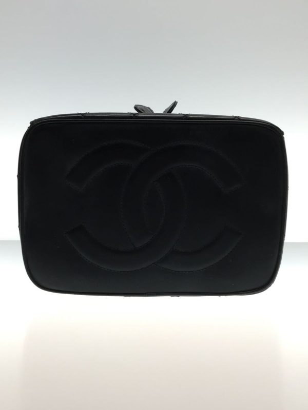 2339720684213 05 Chanel Matelasse Vanity Shoulder Bag Implant Black