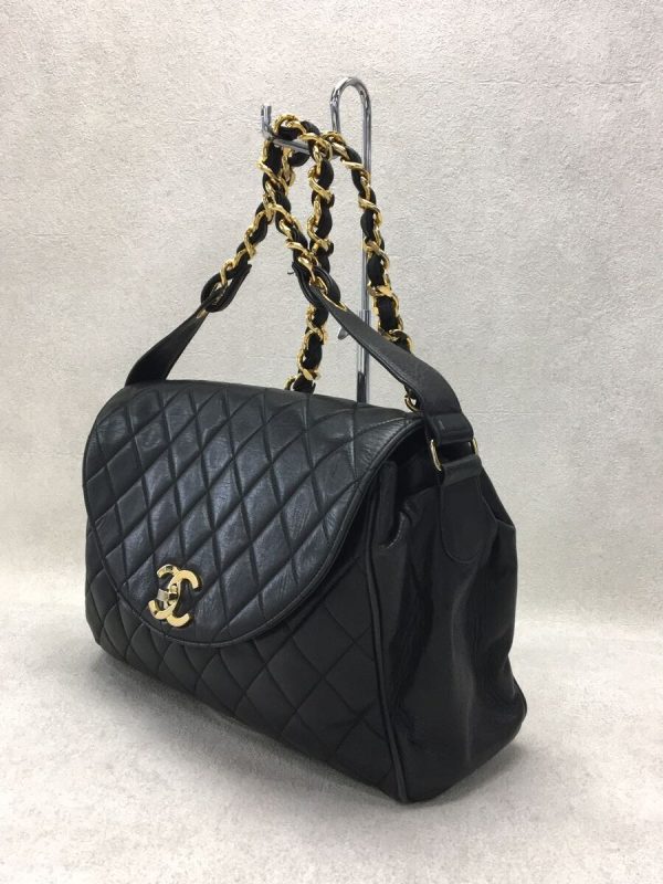 2340410829401 02 Chanel Leather Shoulder Bag