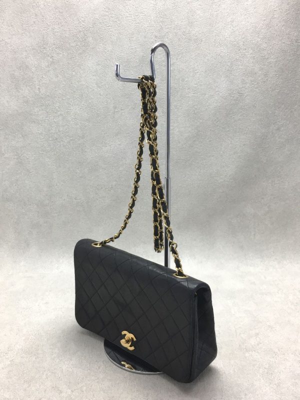 2340700053899 02 Chanel Labmskin Leather Chain Shoulder Bag Blacks