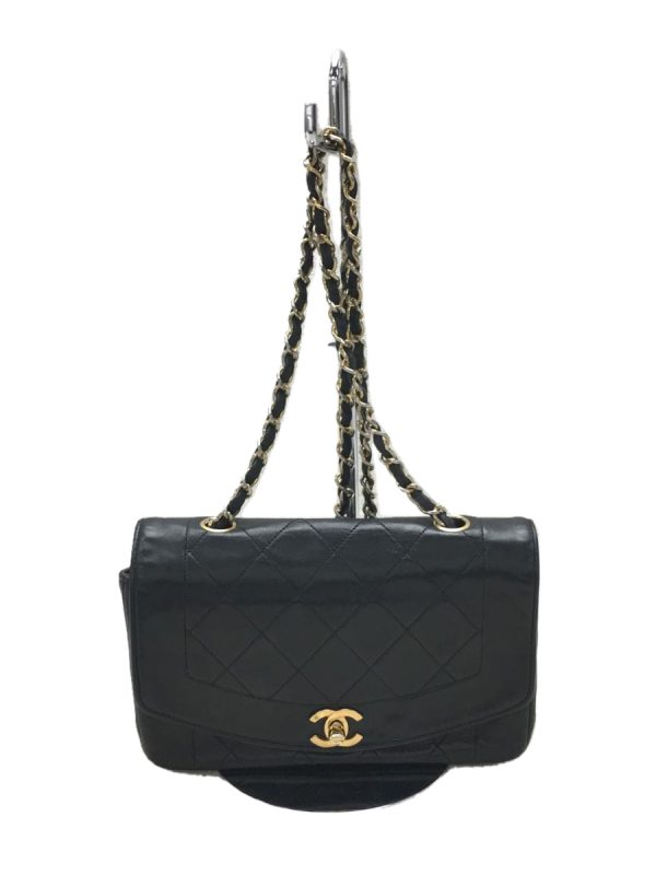 2341000314338 01 Chanel Leather Matelasse Chain Shoulder Bag